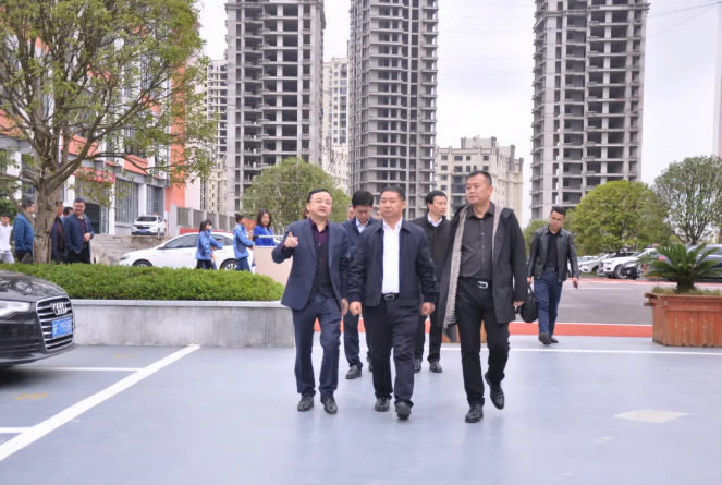 市委常委、市政府常務(wù)副市長周仕飛赴畢節(jié)工業(yè)職業(yè)技術(shù)學(xué)院調(diào)研