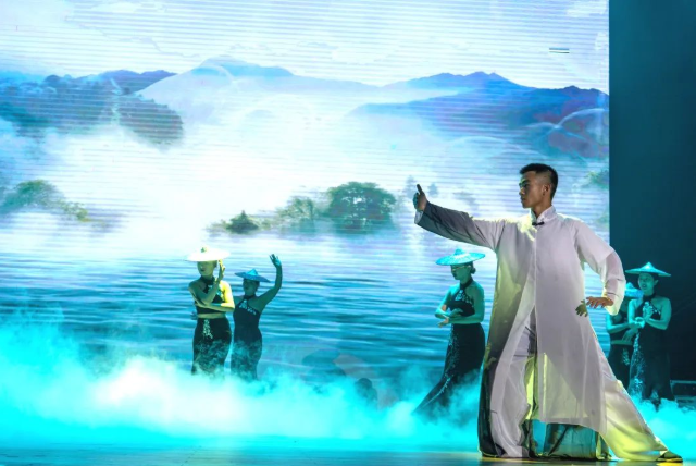 喜迎二十大 · 永遠(yuǎn)跟黨走 · 奮進新征程——學(xué)院第三屆經(jīng)典誦讀大賽圓滿閉幕
