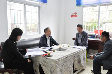 畢節(jié)工業(yè)職業(yè)技術學院黨委副書記付善華到鄉(xiāng)村振興聯(lián)系點調(diào)研