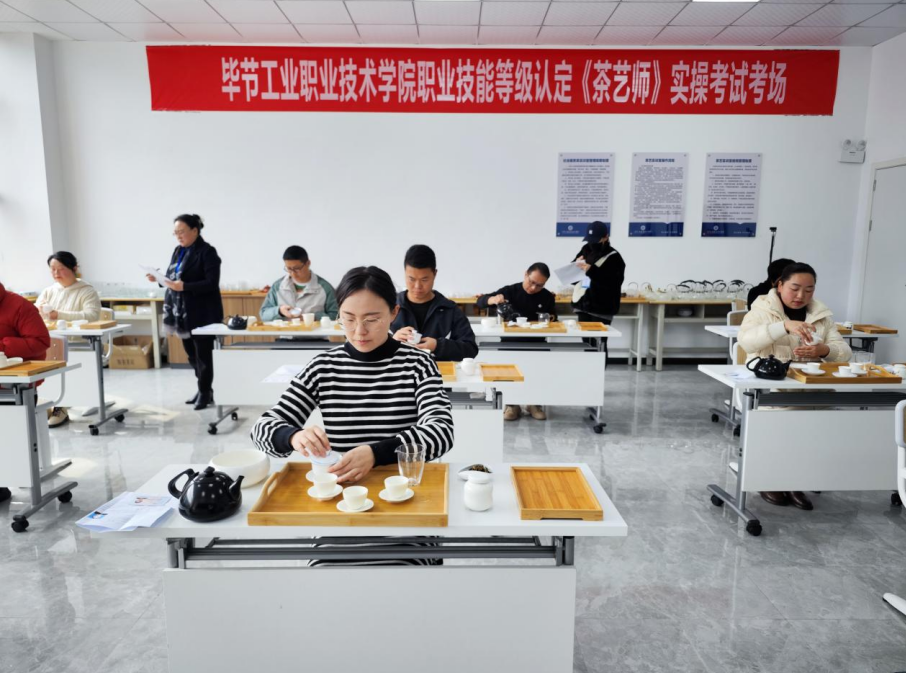 搭建“雙師型”隊(duì)伍建設(shè)平臺(tái)，助力技能人才高質(zhì)量發(fā)展