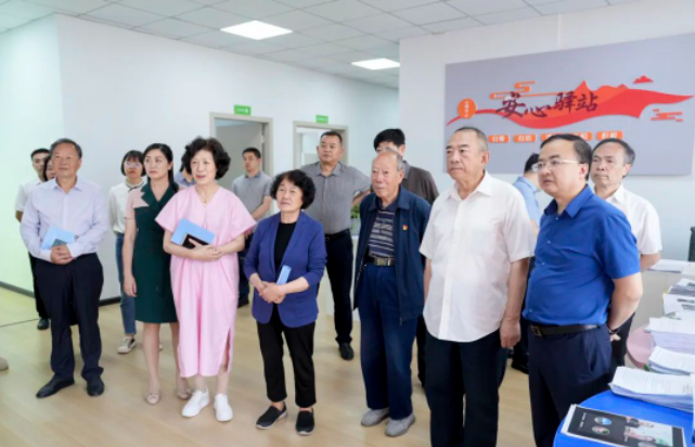 省、市關心下一代工作委員會赴畢節(jié)工業(yè)職業(yè)技術學院調研